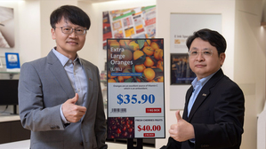 左)元太科技总经理甘丰源，右)友达光电智慧零售事业群总经理杨本豫。