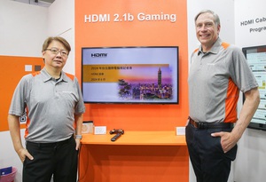HDMI協會總裁暨執行長Rob Tobias(右)，與臺灣市場與業務開發協理馬銘倫