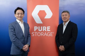 Pure Storage亚洲区??总裁张思华（左），Pure Storage台湾区总经理周正平（右）