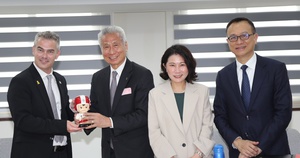 左起：以色列國會友台小組主席杜伯斯基Boaz Toporovsky、大同公司王光祥董事長、外交部駐台拉維夫台北經濟文化辦事處李雅萍代表、大同公司沈柏延總經理。