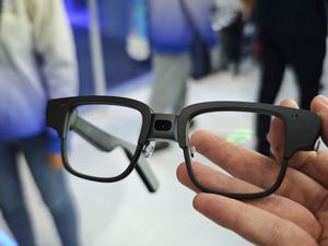 AI眼镜对软板在设计精度、材料散热与耐用性上提出更高要求，也为厂商开启高附加价值市场。