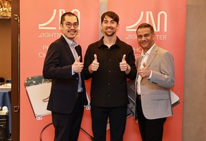 左起 Lightmatter 創辦人暨首席科學家Darius Bunandar ,創辦人暨執行長Nicholas Harris, 工程與營運資深副總裁Ritesh Jain