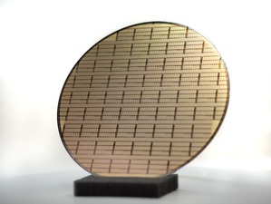 氮化??在2030年市场规模上看30亿美元