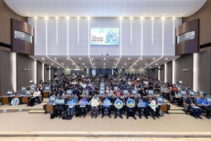 本年度资源循环科研创新成果分享会，邀集超过300位产官学研各界共同叁与讨论。图二为环境部部长彭启明提出成立循环经济谘询会，打造台湾韧性供应链。