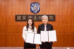 金屬中心董事長劉嘉茹(左)及國衛院院長司徒惠康(右)共同發表合作成果，強化臨床與產業的深度整合。兩大單位近年已共同發表經顱磁刺激與光泵磁力計等關鍵合作成果，打造前瞻醫療生態系。